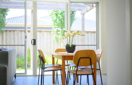 Denham Court House | Denham Court Adorable 4Br house with Wifi &Parking