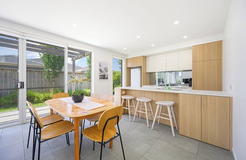 Leppington House | Denham Court Adorable 4Br house with Wifi &Parking