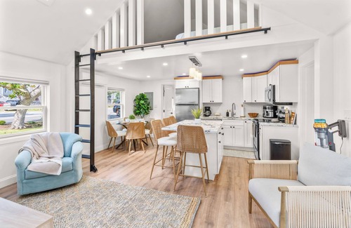 Dennis Port House | Dennis Beach Paradise – Cozy 2BR Retreat with Hot Tub & Firepit