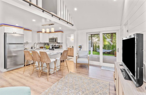 Dennis Port House | Dennis Beach Paradise – Cozy 2BR Retreat with Hot Tub & Firepit