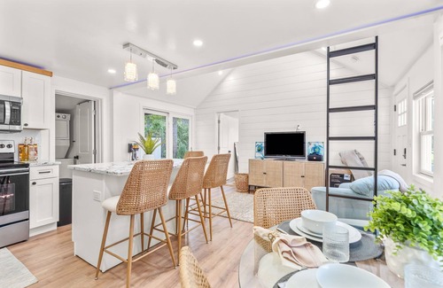 Dennis Port House | Dennis Beach Paradise – Cozy 2BR Retreat with Hot Tub & Firepit