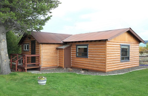 West Yellowstone Cabin | Denny Creek Cabin . Montana Hideaway