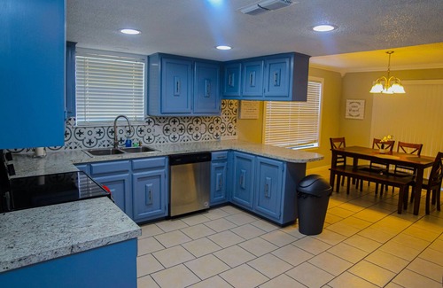 Wydewood Estates House | Dentcrest Inn