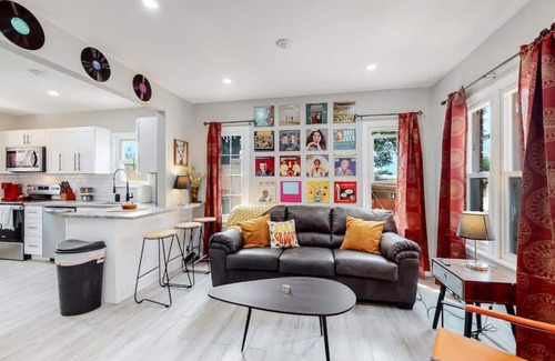 Speer House | Denver Groovy 2 Bedroom Home