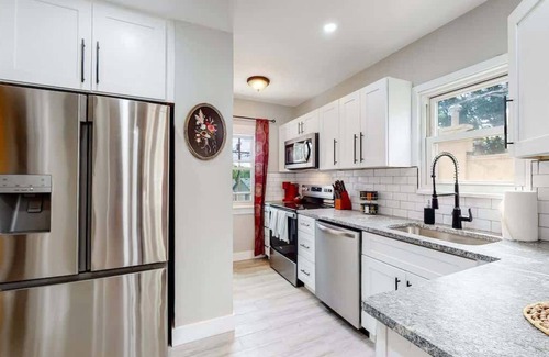 Speer House | Denver Groovy 2 Bedroom Home