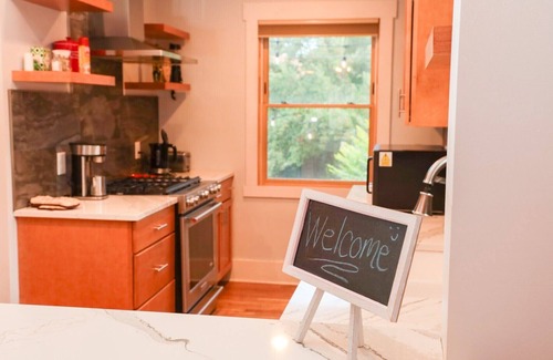 Hale House | Denver Retreat Bungalow near Hospitals, Coffeeshops, Restaurants, Bars