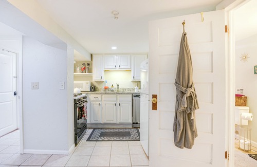 Cherry Creek Apartment | Denver Retreat in Cherry Creek: Walk to Dining!