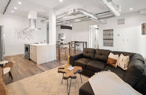 River North Art District Condo | Denver's BEST Airbnb★Luxury Urban Cowboy Loft★Huge Patio w/ Skyline Views★RiNo A