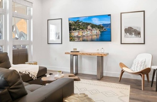 River North Art District Condo | Denver's BEST Airbnb★Luxury Urban Cowboy Loft★Huge Patio w/ Skyline Views★RiNo A