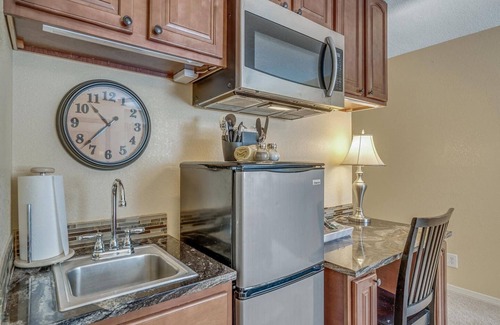 Englewood Condo | Denver Tech Center - Free Parking - Fast WiFi!