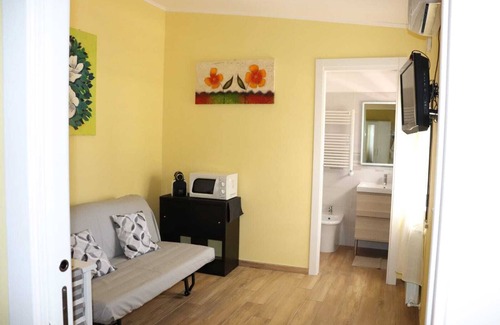 Nettuno Apartment | Dependance located 1.6 km from the American Cemetery and 2.5 km from the Borgo Antico