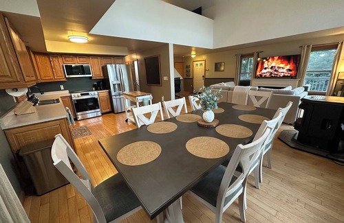 Newfield House | Der Bauernhof: Spacious & Charming Home on Historic Farm in Nature Setting