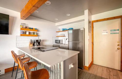 Historic District Apartment | Der Steiermark Unit 108 - Cozy King Studio Off Main St & Peak 9 with AC, Balcony, Shared Hot Tub & Free Parking