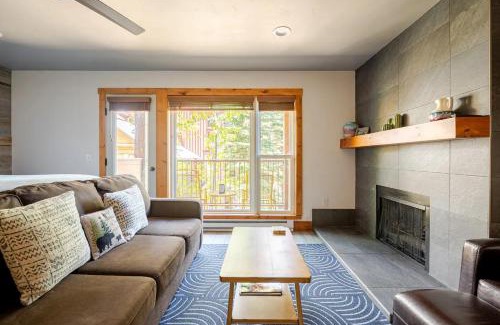 Historic District Apartment | Der Steiermark Unit 108 - Cozy King Studio Off Main St & Peak 9 with AC, Balcony, Shared Hot Tub & Free Parking