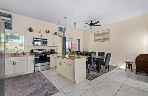 Shelby Park House | Derby - Bourbon Trail 4BR Pool Table Villa