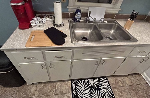 Southside Apartment | Derby City Flat 2 bedroom - king and queen sized bed