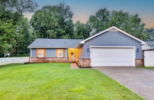 Jeffersonville House | +Derby Home-HOT TUB, Barrel Sauna, Firepit, PETS+