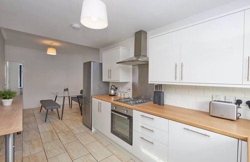 Derby House | Derby House 2 Bed - Rolls Royce & Bombardier