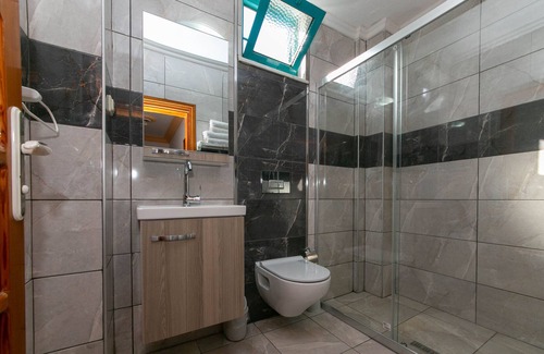 Icmeler Apartment | Dere Apartment 1 Icmeler Daily Weekly Rentals