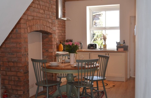 Llangollen Cottage | DERWEN HOUSE, pet friendly, with a garden in Llangollen