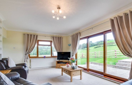 Brecon House | Derwen Las - Three Bedroom House, Sleeps 6
