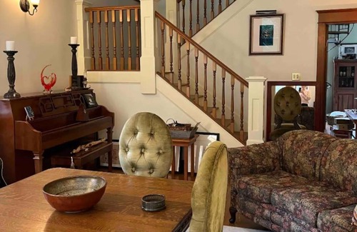 Regional District of Nanaimo Bed & Breakfast | Descanso Inn Turret Room