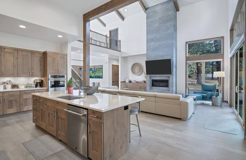Bend House | Deschutes Executive Retreat - 6BR Luxury Rental