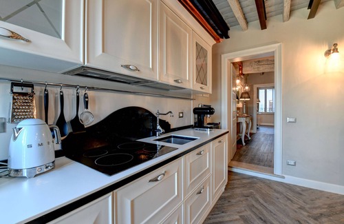 Desenzano del Garda City Centre Apartment | DesenzanoLoft : La Vite Luxury Appartment 2 CIN IT017067C2HOLOZDF9