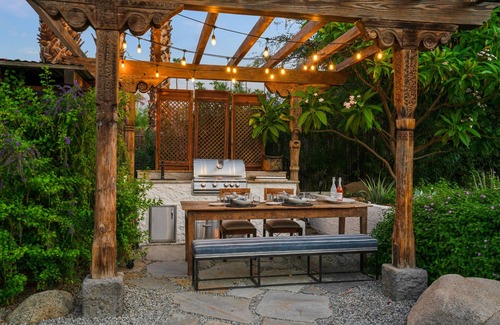 Magnesia Falls Cove House | Desert Bali Escape