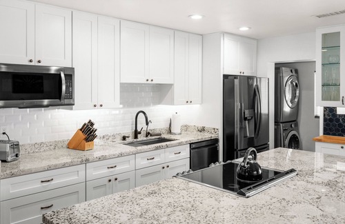 Scottsdale Highlands Estates House | Desert Bloom l 5 min to Old Town l Hot Tub