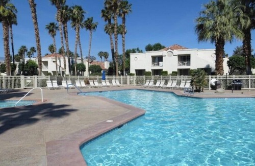Indian Wells Condo | Desert Breezes Resort