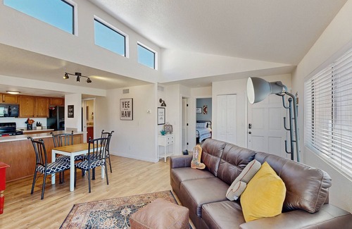 Tucson Condo | Desert Days, Starry Nights—Your Perfect Tucson Stay with Mountain Views.