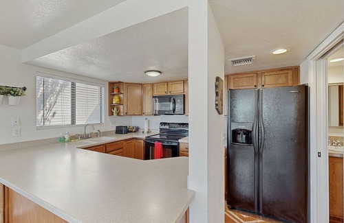 Tucson Condo | Desert Days, Starry Nights—Your Perfect Tucson Stay with Mountain Views.