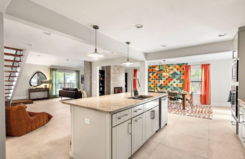 Parker Lane House | Desert Disco - 4BR Mid-Century Modern Design