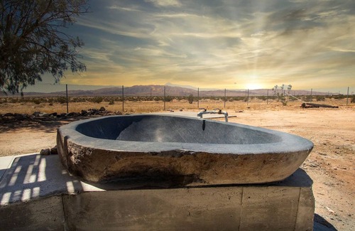 Wonder Valley House | Desert Dream Cabin w/Healing Soaking Tub! Private Escape near Joshua Tree, CA