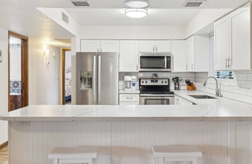 Cave Creek House | Desert Escape for Families & Friends – 3BR with Games, Hot Tub & Outdoor Dining