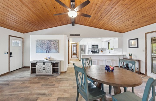 Cave Creek House | Desert Escape for Families & Friends – 3BR with Games, Hot Tub & Outdoor Dining