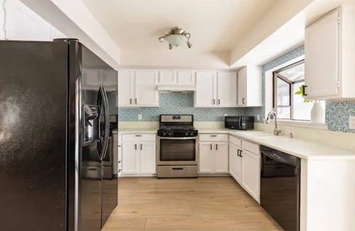 Palm Desert House | Desert Escape w/Pool/Jacuzzi 2 master suites