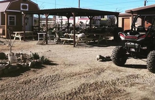 Meadview RV Rental | Desert Farmhouse Glamping- SkyWalk, Lake Mead, Site Seeing, Hiking, Fishing