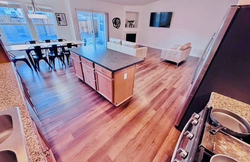 Fernley House | Desert Glow Residence✨🌵4Bedrooms|2Baths|Sleeps13