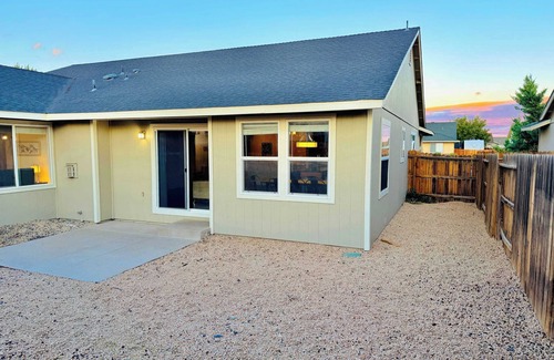 Fernley House | Desert Glow Residence✨🌵4Bedrooms|2Baths|Sleeps13
