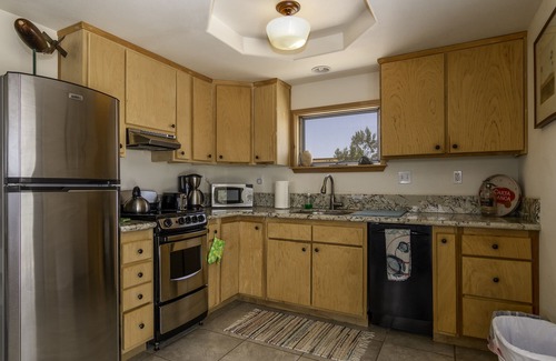 Twentynine Palms House | Desert Heights Compound | 3 separate living spaces located near JTNP