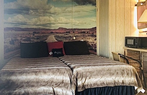 Meadview House | Desert Historic Mini Motel, Skywalk, LakeMead, Great Outdoors