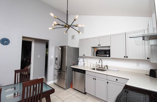 La Paz At Desert Springs House | Desert Jewel: Luxurious Retreat & Poolside Bliss