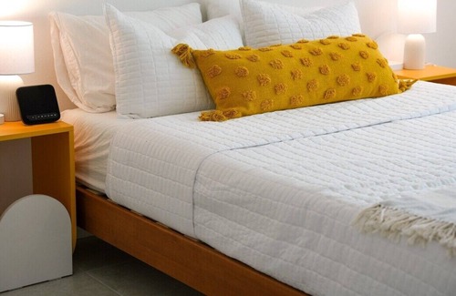 Skyborne House | Desert Lily - New Build, Mountain Views, Pool/Spa