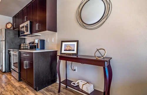 Desert View Village Condo | ★ Desert Living ★ Pets ★ Heated Pool ★ Gym ★ Shops