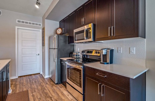 Desert View Village Condo | ★ Desert Living ★ Pets ★ Heated Pool ★ Gym ★ Shops