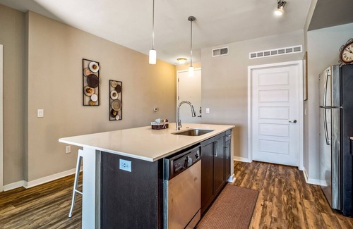 Desert View Village Condo | ★ Desert Living ★ Pets ★ Heated Pool ★ Gym ★ Shops