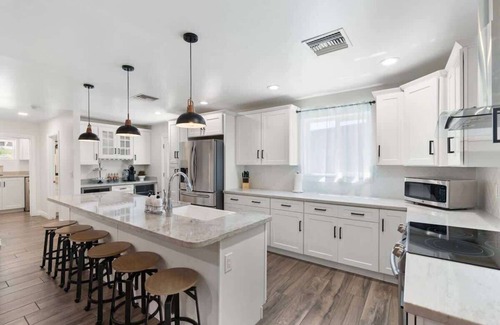 Camelback East House | Desert Luxe 5BR | Games | Heated Pool | BBQ Grill