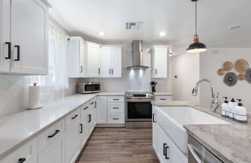 Camelback East House | Desert Luxe 5BR | Games | Heated Pool | BBQ Grill